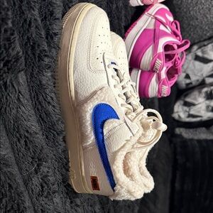 Nike Cream Sneakers with Blue Swoosh